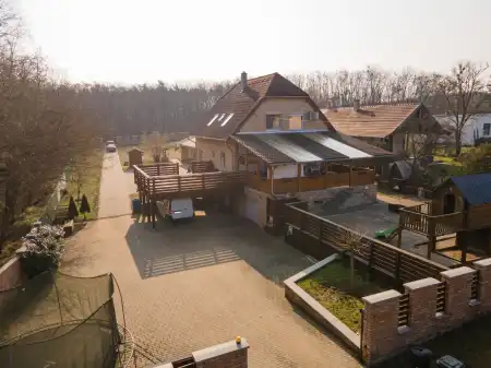 Eladó ingatlan, Csesztve 5 szoba 305 m² 99.99 M Ft