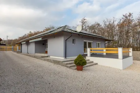 eladó ingatlan, Csomád