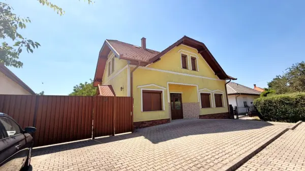 Eladó ingatlan, Dabas 7 szoba 235 m² 202.5 M Ft