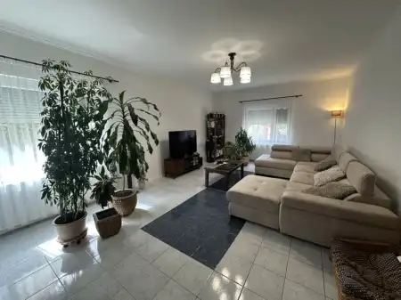 Eladó ingatlan, Dunaföldvár 4 szoba 210 m² 121.5 M Ft