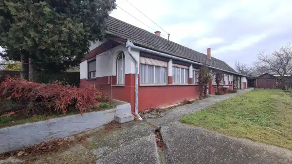 Eladó ingatlan, Dunaújváros 2+1 szoba 70 m² 44.9 M Ft