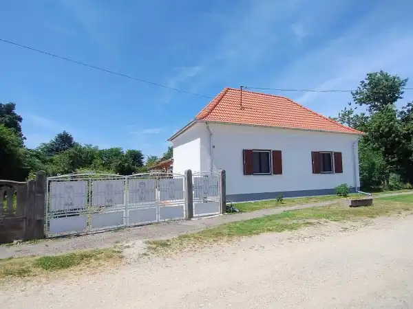 Eladó ingatlan, Egyházashollós 4 szoba 144 m² 77.5 M Ft