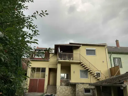 Eladó ingatlan, Esztergom 4+3 szoba 150 m² 119.9 M Ft