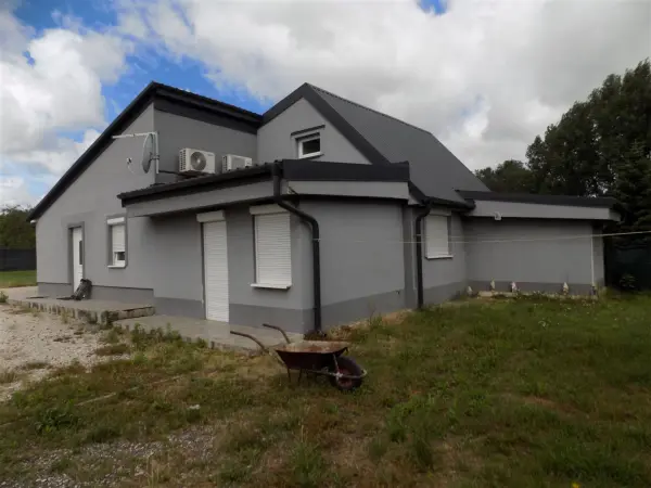Eladó ingatlan, Győrszentiván 4 szoba 140 m² 54.9 M Ft