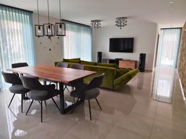 Eladó ingatlan, Győrújbarát 4 szoba 112 m² 136.9 M Ft
