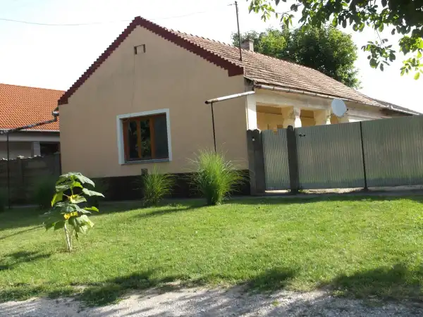 Eladó ingatlan, Hajdúböszörmény 3 szoba 156 m² 25 M Ft