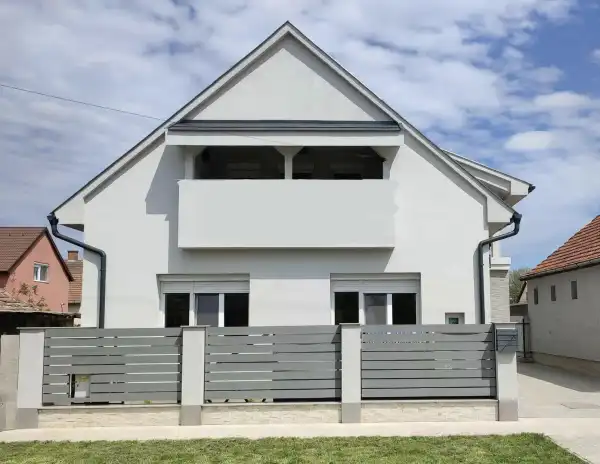 Eladó ingatlan, Hajdúszoboszló 5 szoba 156 m² 124.5 M Ft