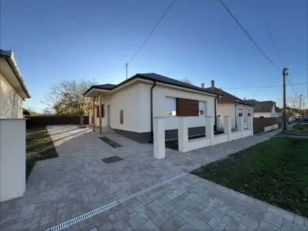 eladó ingatlan, Hajdúszoboszló