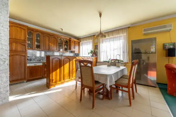 Eladó ingatlan, Halásztelek 5 szoba 180 m² 118.9 M Ft