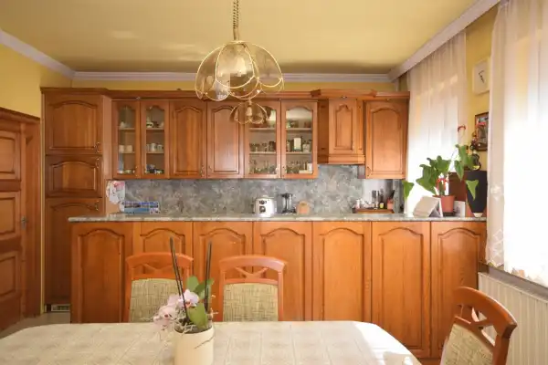 Eladó ingatlan, Halásztelek 5 szoba 180 m² 118.9 M Ft