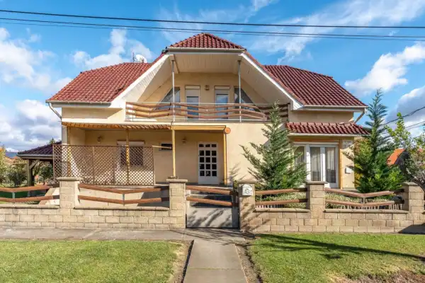 Eladó ingatlan, Halásztelek 5 szoba 180 m² 118.9 M Ft