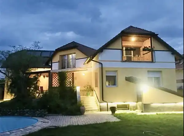 Eladó ingatlan, Halásztelek 7 szoba 480 m² 159.9 M Ft