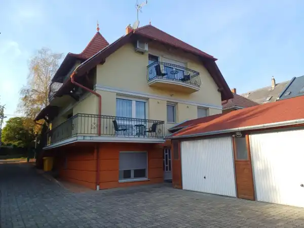 Eladó ingatlan, Hévíz 11 szoba 300 m² 206.04 M Ft
