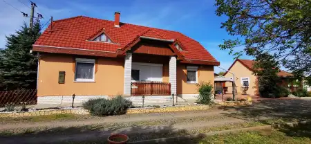 eladó ingatlan, Jászapáti