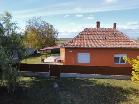 eladó ingatlan, Jászapáti