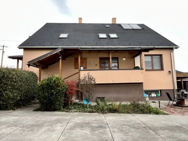 Eladó ingatlan, Jenő 6 szoba 323 m² 79.9 M Ft
