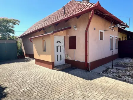 eladó ingatlan, Kápolnásnyék