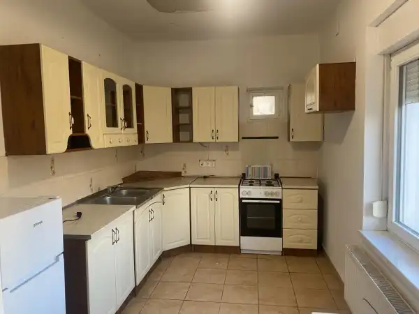 Eladó ingatlan, Komárom 5 szoba 180 m² 77.5 M Ft