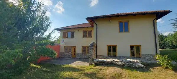Eladó ingatlan, Komárom 5 szoba 280 m² 135 M Ft