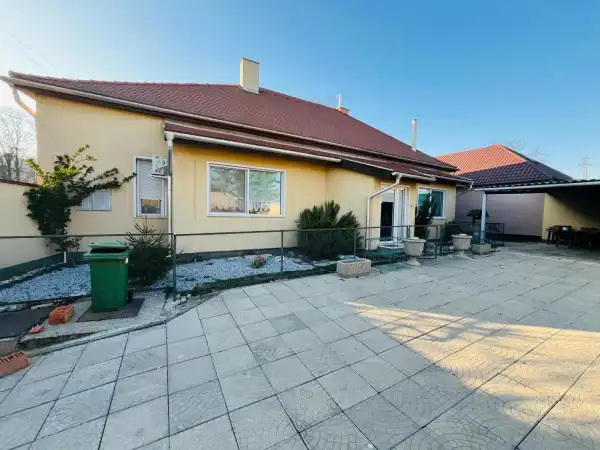 Eladó ingatlan, Komárom 4 szoba 140 m² 89.9 M Ft