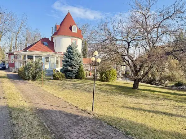 Eladó ingatlan, Komárom 3 szoba 238 m² 140.9 M Ft