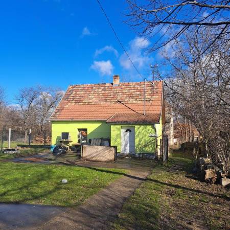 eladó ingatlan, Környe