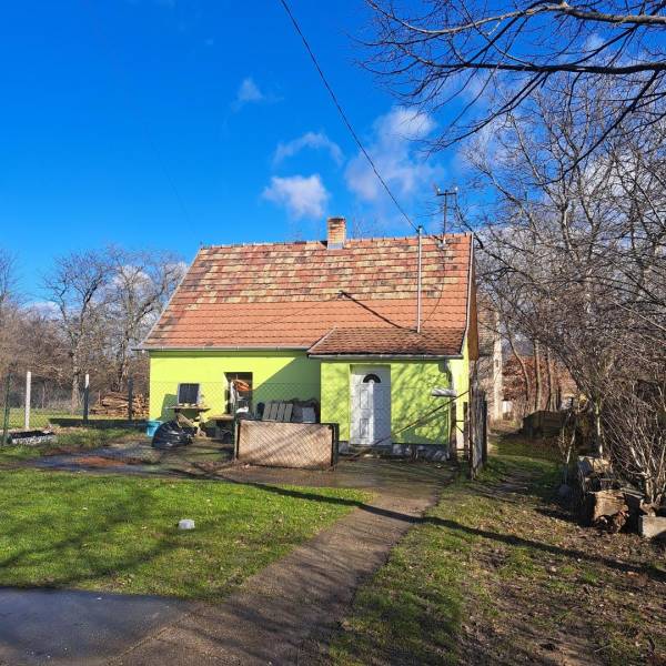 eladó ingatlan, Környe