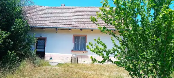 Eladó ingatlan, Kunpeszér 1 szoba 40 m² 6.7 M Ft
