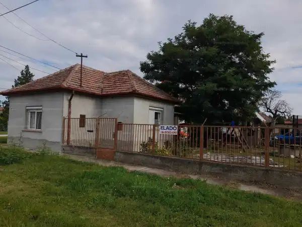 Eladó ingatlan, Lajosmizse 3 szoba 80 m² 27.5 M Ft