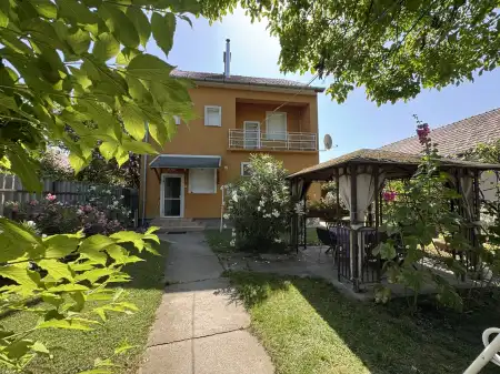 Eladó ingatlan, Lórév 4 szoba 136 m² 84.9 M Ft