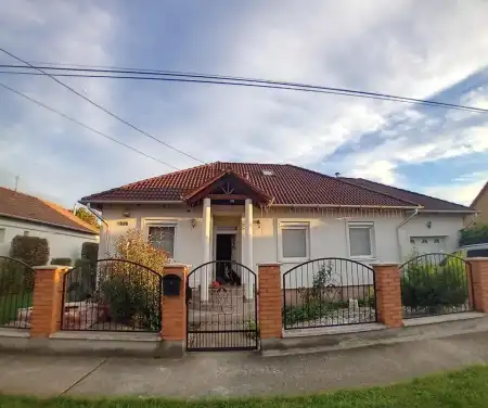 eladó ingatlan, Lőrinci