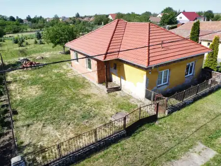 eladó ingatlan, Mezőnyárád