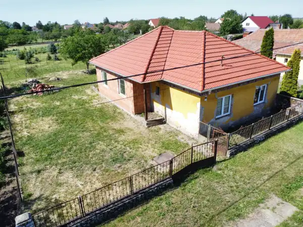 Eladó ingatlan, Mezőnyárád 3 szoba 100 m² 12 M Ft