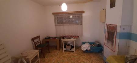 eladó ingatlan, Monok