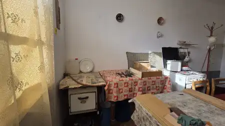 eladó ingatlan, Monok