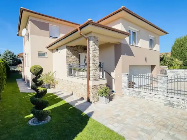 Eladó ingatlan, Mosonmagyaróvár 5 szoba 293 m² 188 M Ft