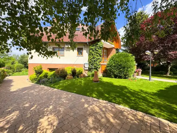 Eladó ingatlan, Nagytarcsa 7 szoba 338 m² 219.9 M Ft