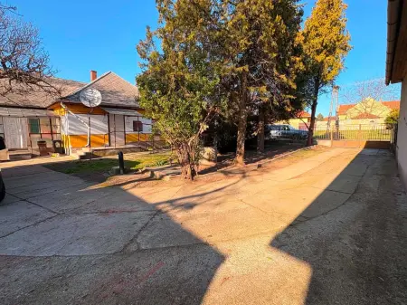 Eladó ingatlan, Nagyvenyim 2+1 szoba 120 m² 42 M Ft