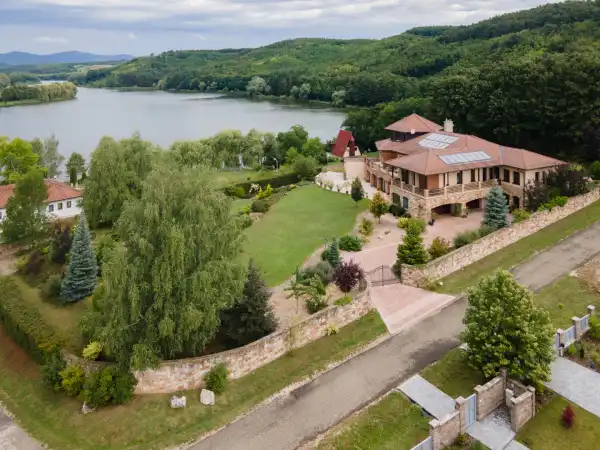 Eladó ingatlan, Nőtincs 8 szoba 784 m² 628 M Ft