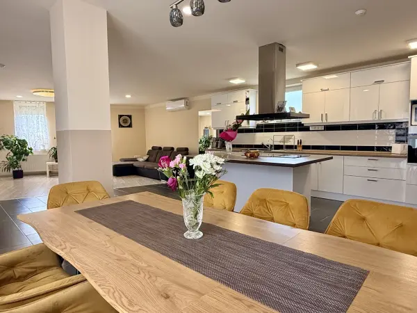 Eladó ingatlan, Oroszlány 5+1 szoba 230 m² 125 M Ft