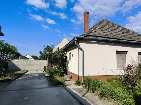 Eladó ingatlan, Paks 2 szoba 98 m² 24.9 M Ft