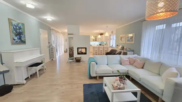 Eladó ingatlan, Paks 5 szoba 270 m² 175 M Ft