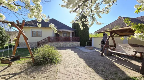 Eladó ingatlan, Paks 5 szoba 180 m² 159 M Ft