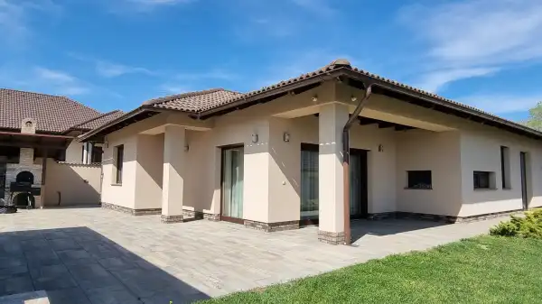 Eladó ingatlan, Paks 6 szoba 264 m² 220 M Ft