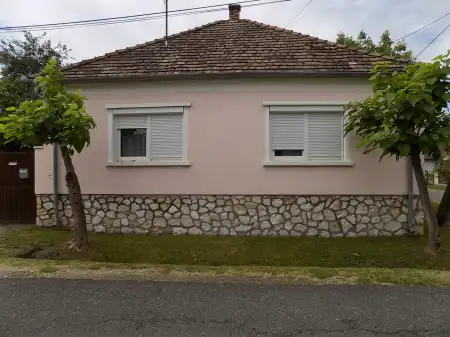 Eladó ingatlan, Pápa 2 szoba 73 m² 41.9 M Ft