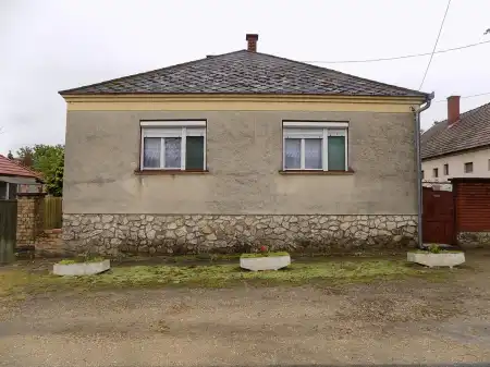 Eladó ingatlan, Pápateszér 2+1 szoba 82 m² 31.9 M Ft