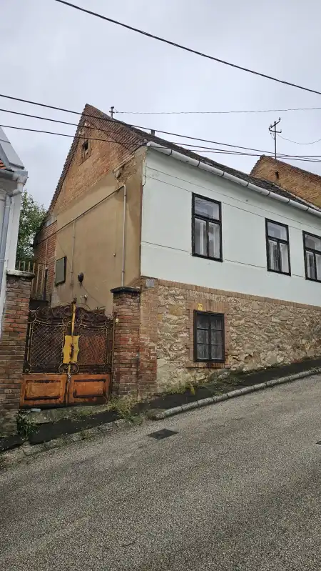 eladó ingatlan, Pécs