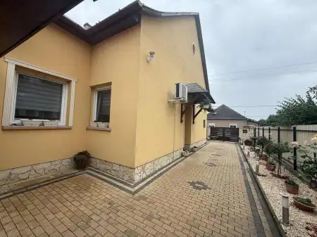 eladó ingatlan, Püspökladány