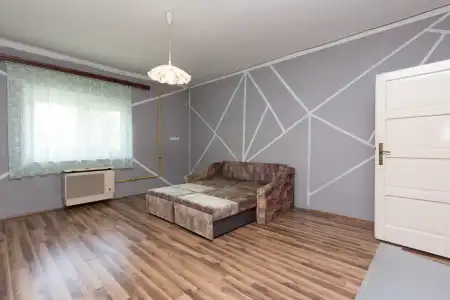 eladó ingatlan, Romhány
