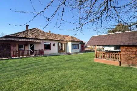 eladó ingatlan, Romhány